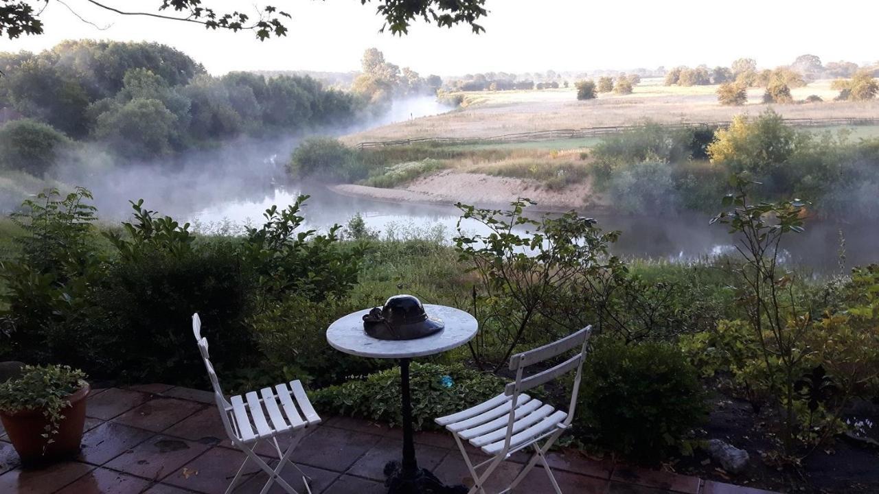 Antiquitaeten Cafe Schwarmstedt Buitenkant foto
